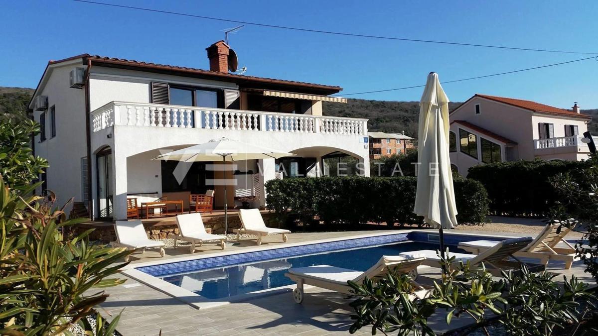 SAMOSTOJNA HIŠA Z DVEMA STANOVANJSKIMA ENOTOMA IN BAZENOM