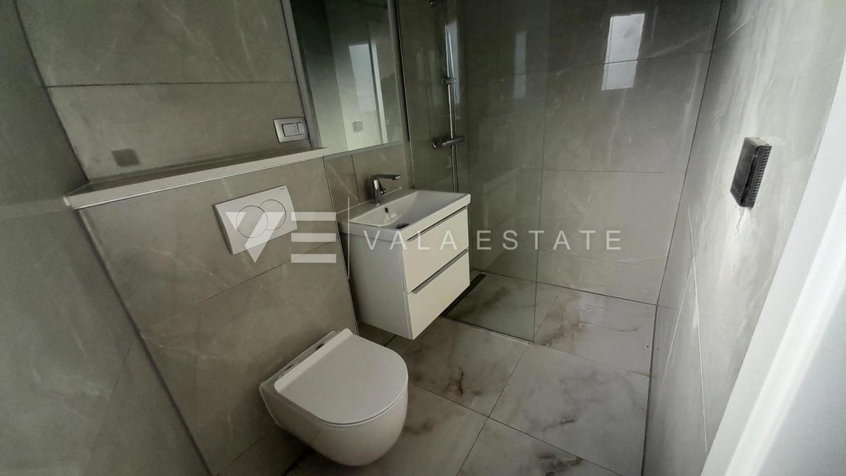 NOVA SAMOSTOJNA HIŠA Z BAZENOM IN POGLEDOM NA MORJE