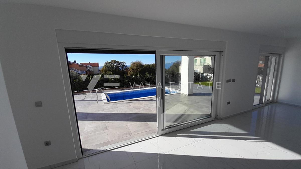 NOVA SAMOSTOJNA HIŠA Z BAZENOM IN POGLEDOM NA MORJE