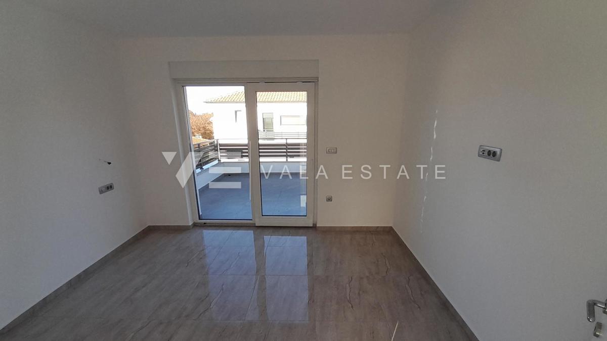 NOVA SAMOSTOJNA HIŠA Z BAZENOM IN POGLEDOM NA MORJE