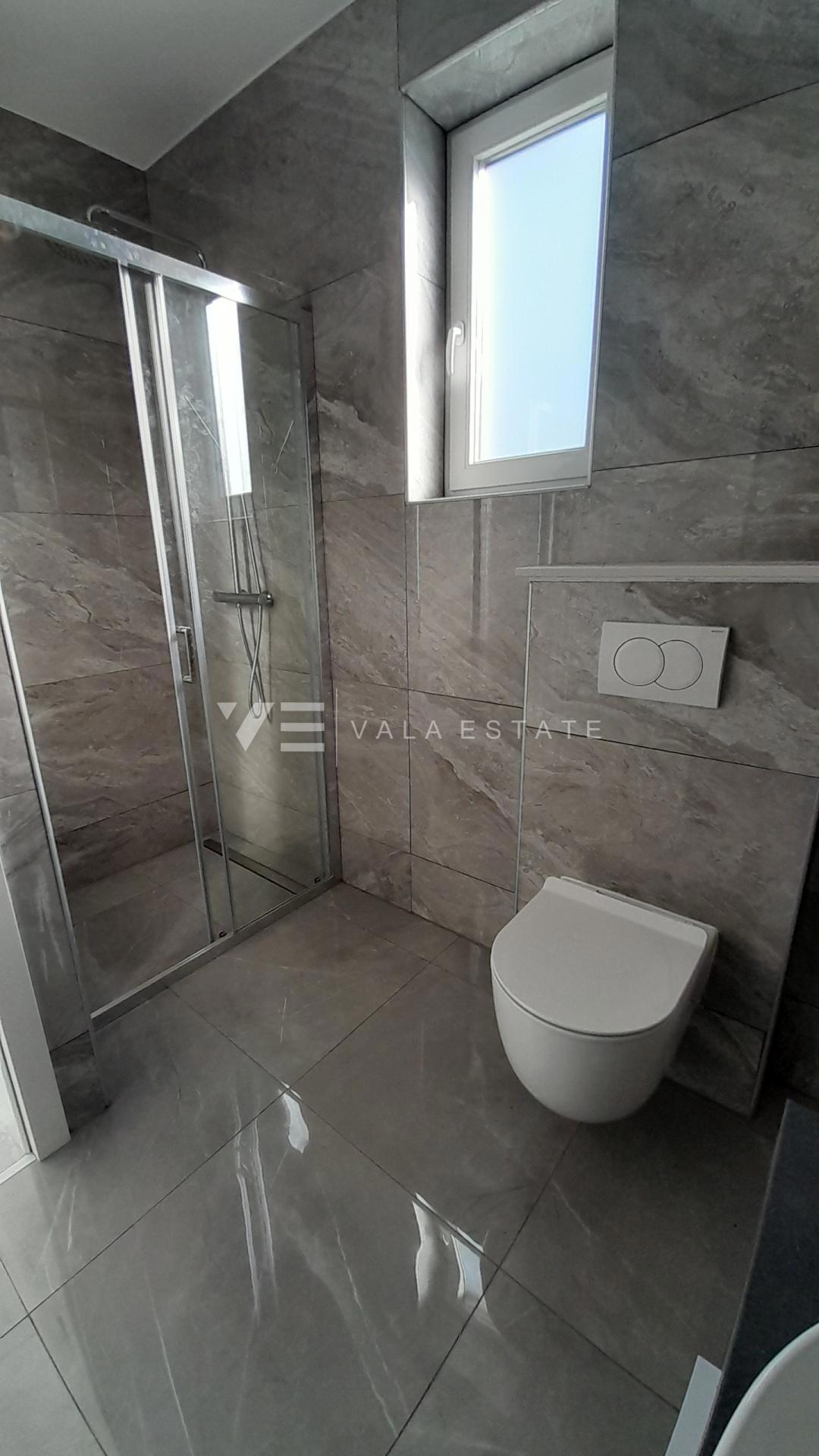 NOVA SAMOSTOJNA HIŠA Z BAZENOM IN POGLEDOM NA MORJE