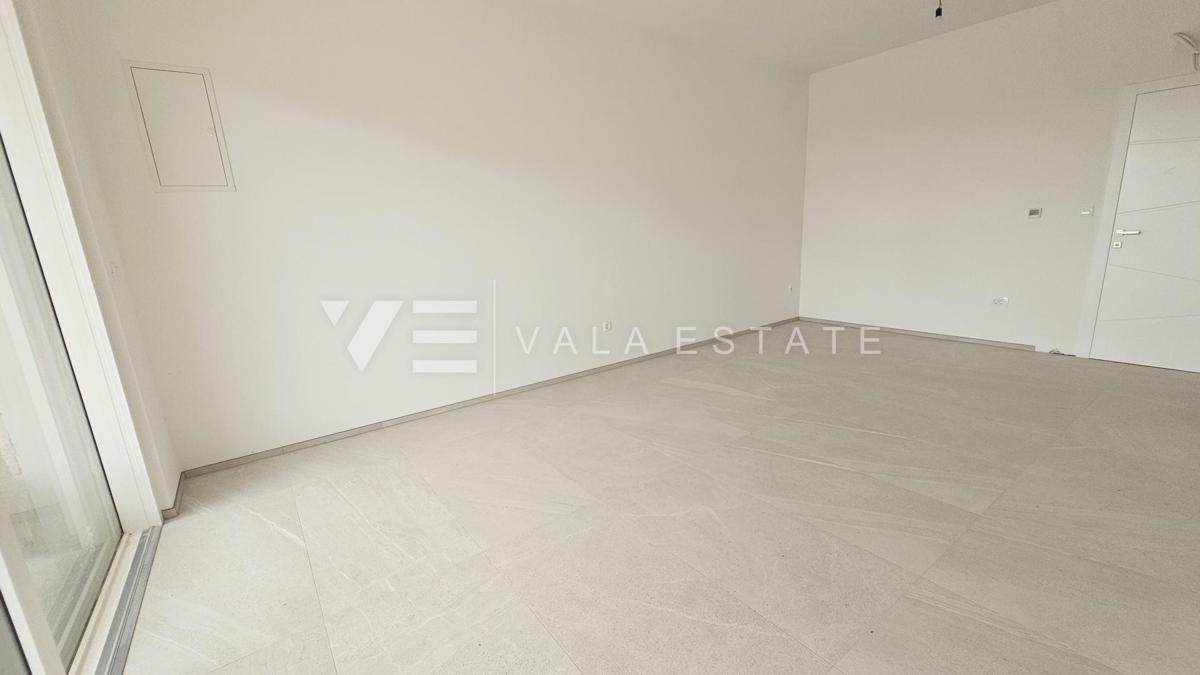 MODERNI PRITLIČNI APARTMA Z BAZENOM IN POGLEDOM NA MORJE