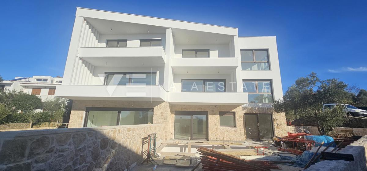 MODERNI PRITLIČNI APARTMA Z BAZENOM IN POGLEDOM NA MORJE