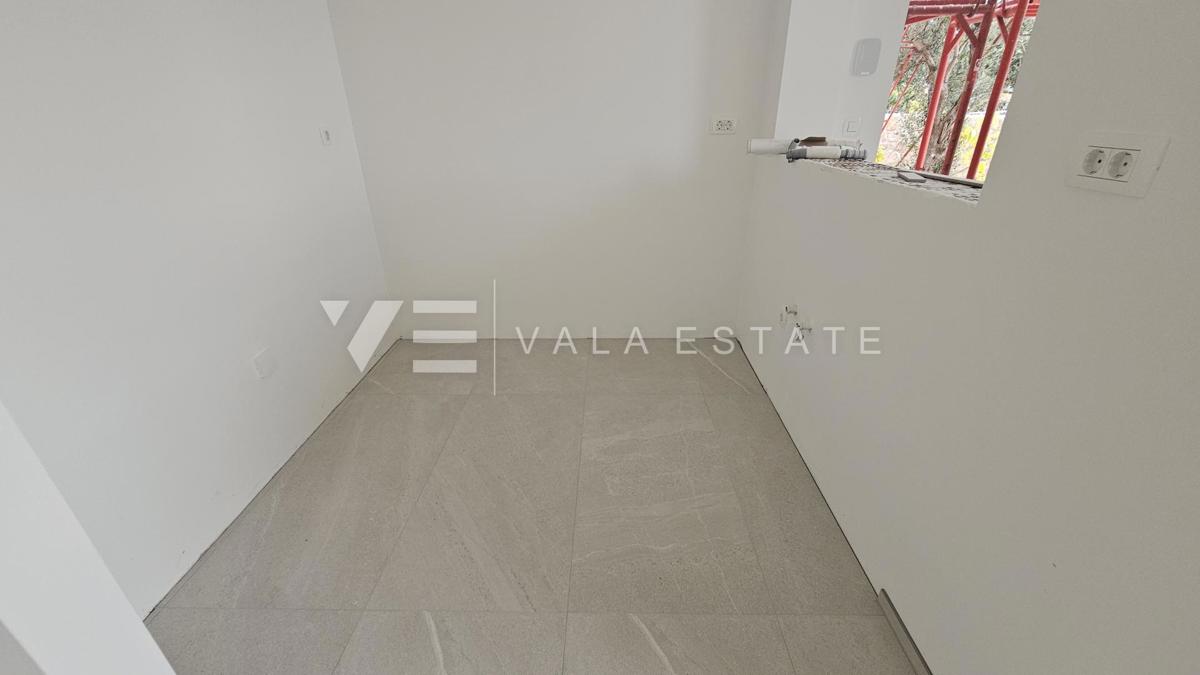 MODERNI PRITLIČNI APARTMA Z BAZENOM IN POGLEDOM NA MORJE