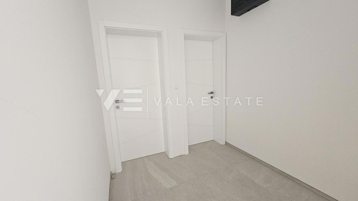 MODERNI PRITLIČNI APARTMA Z BAZENOM IN POGLEDOM NA MORJE