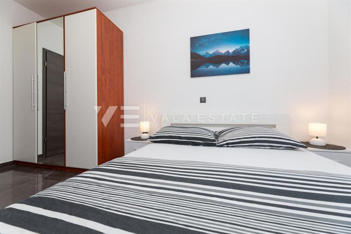 SAMOSTOJNA PRITLIČNA HIŠA Z BAZENOM NA MIRNI LOKACIJI