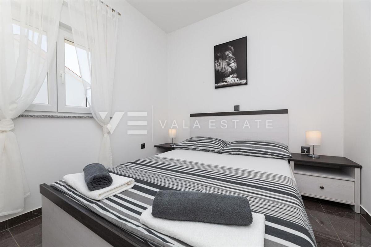 SAMOSTOJNA PRITLIČNA HIŠA Z BAZENOM NA MIRNI LOKACIJI