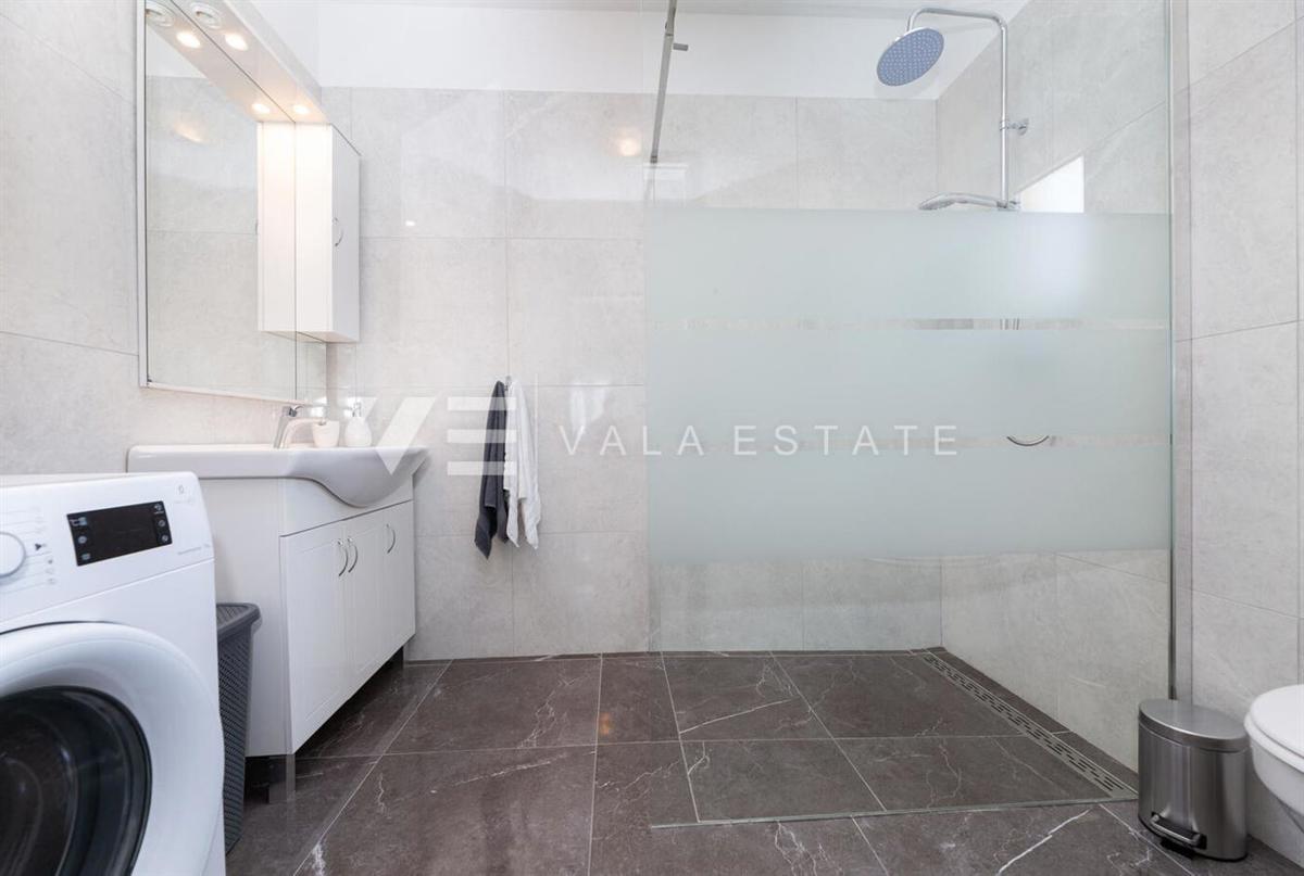 SAMOSTOJNA PRITLIČNA HIŠA Z BAZENOM NA MIRNI LOKACIJI