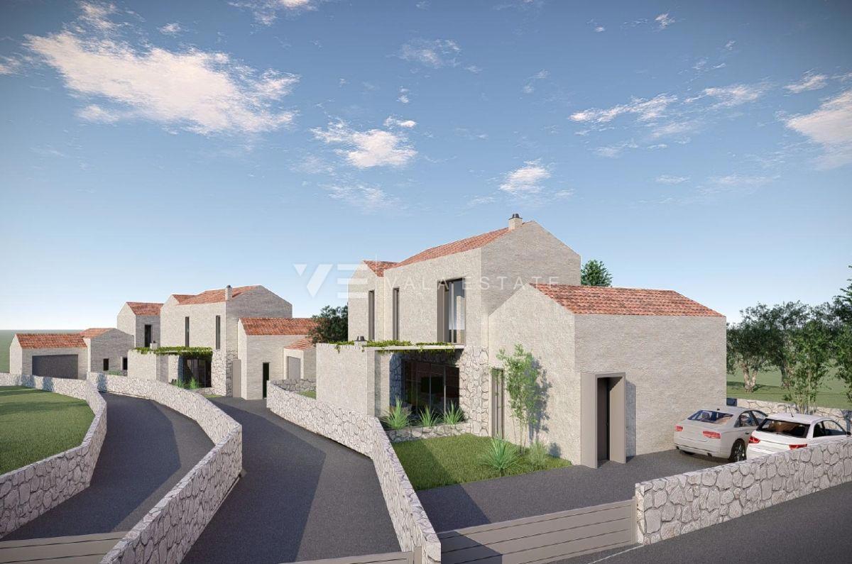 ZAZIDLJIVO ZEMLJIŠČE S PROJEKTNO DOKUMENTACIJO NA MIRNI PODEŽELSKI LOKACIJI