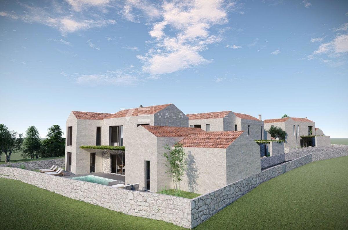 ZAZIDLJIVO ZEMLJIŠČE S PROJEKTNO DOKUMENTACIJO NA MIRNI PODEŽELSKI LOKACIJI