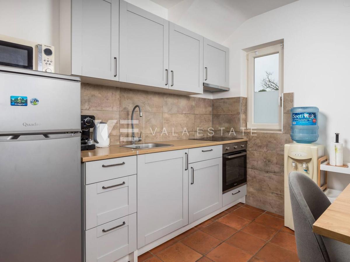 SREDOZEMSKA SAMOSTOJNA HIŠA Z BAZENOM NA MIRNI LOKACIJI