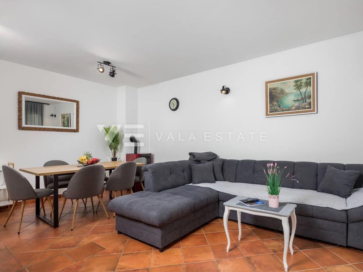 SREDOZEMSKA SAMOSTOJNA HIŠA Z BAZENOM NA MIRNI LOKACIJI