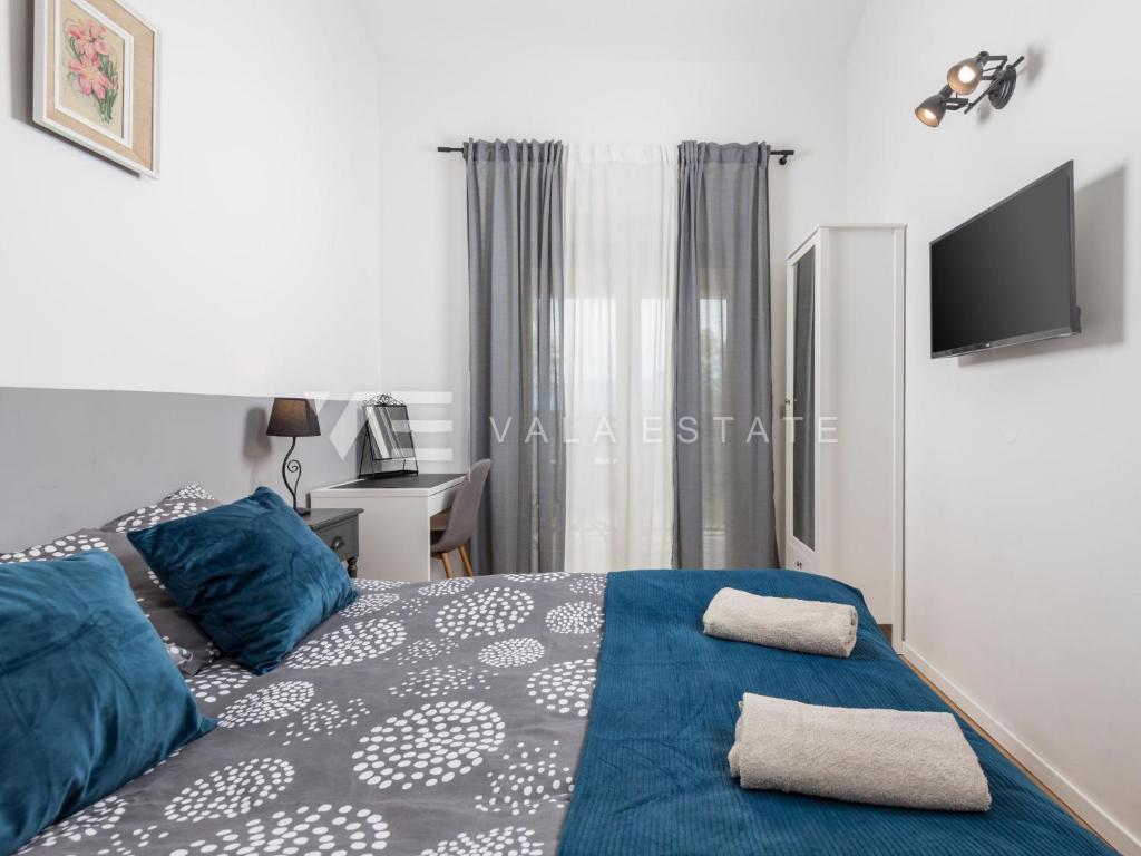 SREDOZEMSKA SAMOSTOJNA HIŠA Z BAZENOM NA MIRNI LOKACIJI