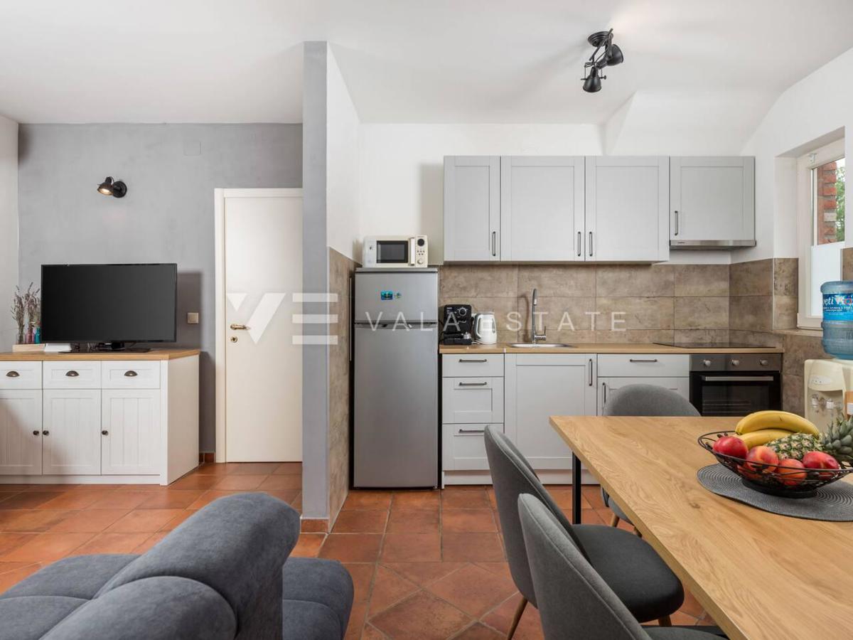 SREDOZEMSKA SAMOSTOJNA HIŠA Z BAZENOM NA MIRNI LOKACIJI