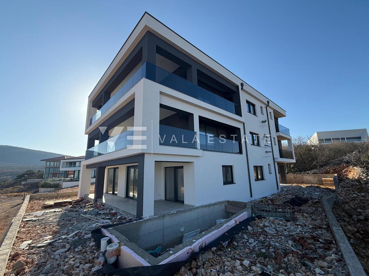 DVA VRHUNSKA APARTMAJA Z ODPRTIM POGLEDOM NA MORJE IN DVIGALOM