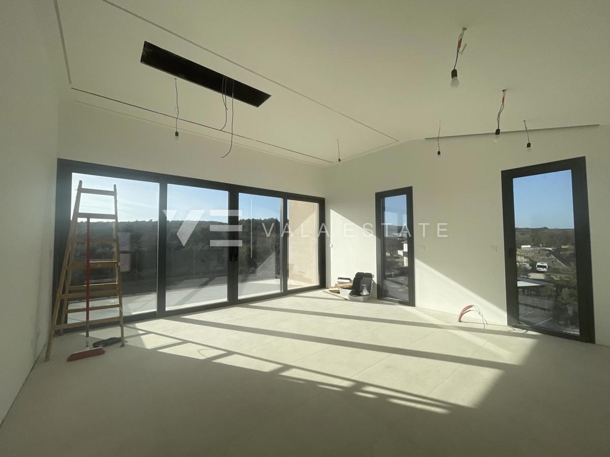 PENTHOUSE STANOVANJE S POGLEDOM NA MORJE V BLIZINI PLAŽE