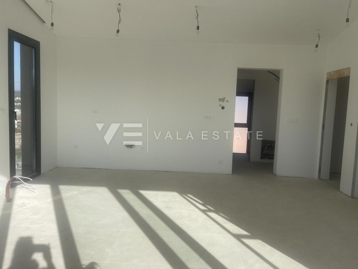 PENTHOUSE STANOVANJE S POGLEDOM NA MORJE V BLIZINI PLAŽE