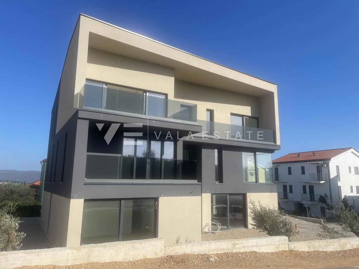 PENTHOUSE STANOVANJE S POGLEDOM NA MORJE V BLIZINI PLAŽE