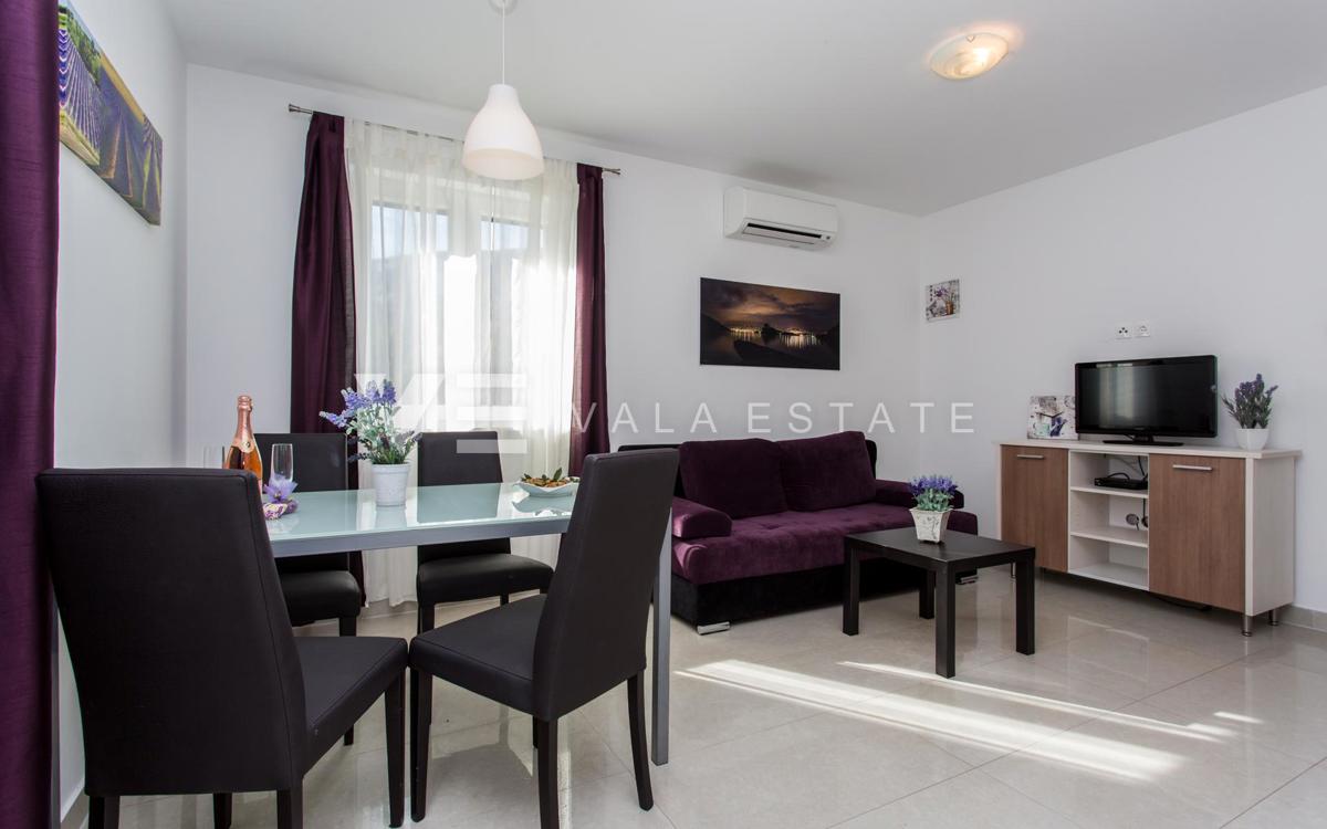 ATRAKTIVNI APARTMA NA ODLIČNI LOKACIJI