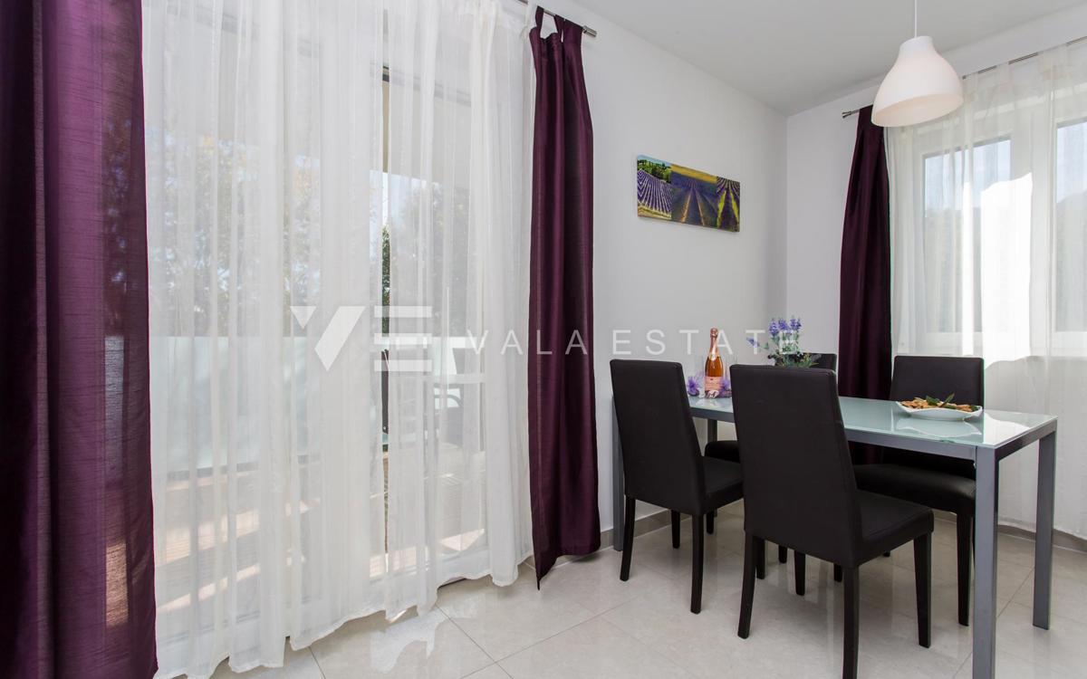 ATRAKTIVNI APARTMA NA ODLIČNI LOKACIJI