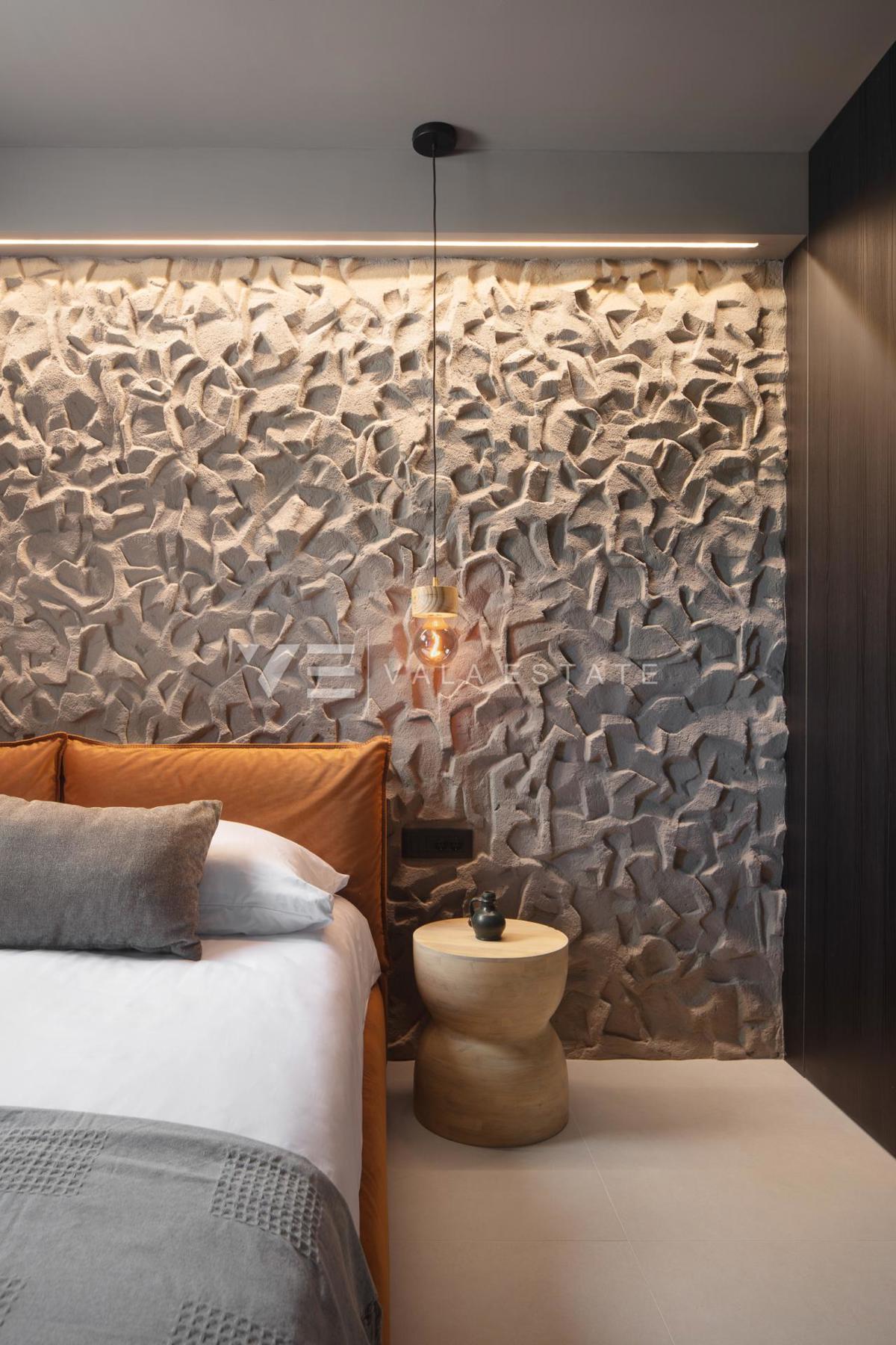 LUKSUZNA VILA Z BAZENOM IN VELIKIM DVORIŠČEM NA MIRNI LOKACIJI