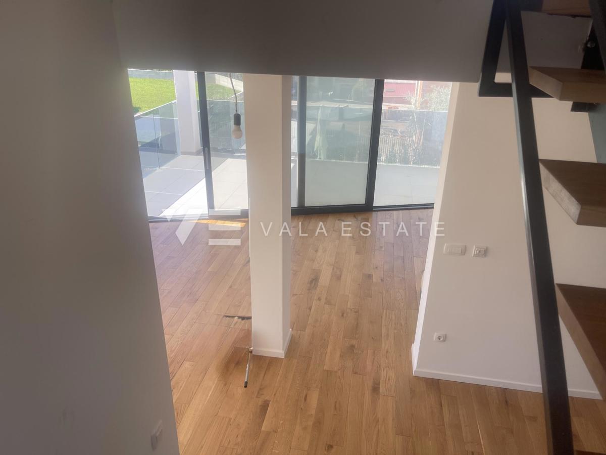 DVOETAŽNI APARTMA V NOVOGRADNJI S POGLEDOM NA MORJE