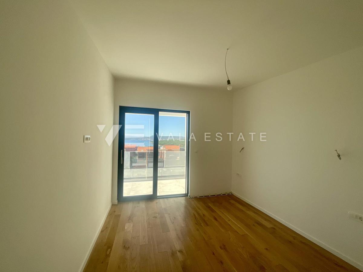 DVOETAŽNI APARTMA V NOVOGRADNJI S POGLEDOM NA MORJE