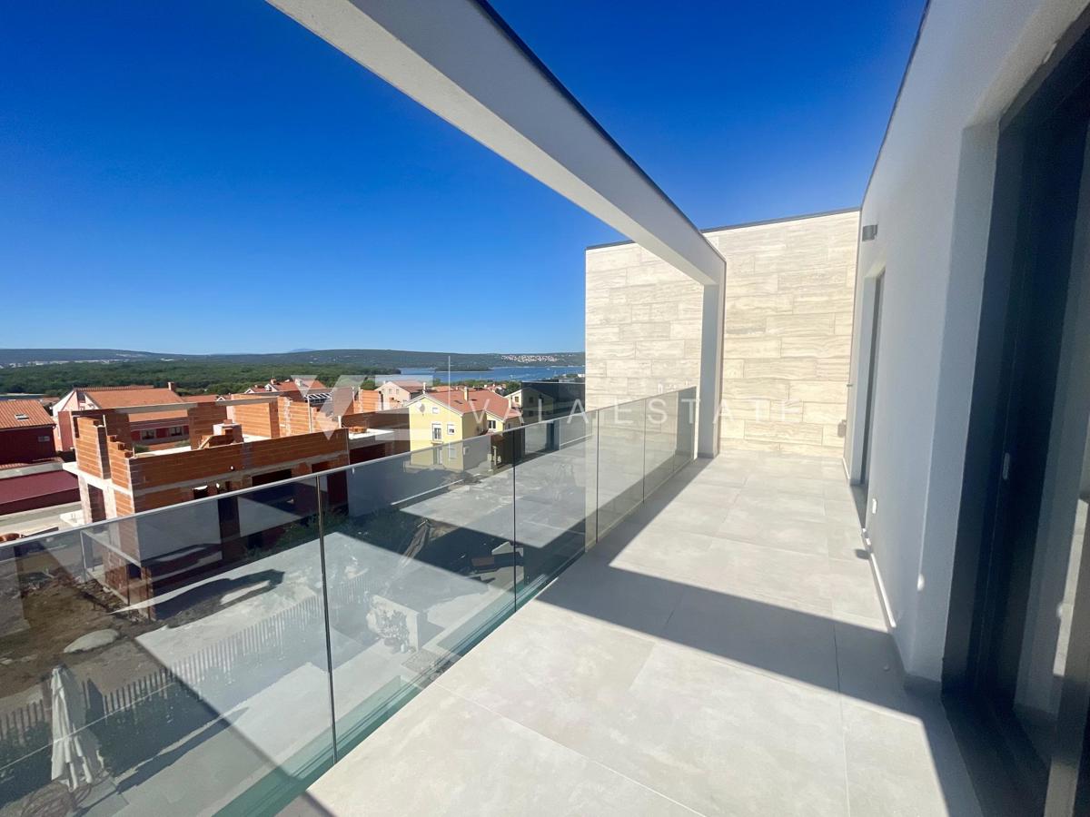 DVOETAŽNI APARTMA V NOVOGRADNJI S POGLEDOM NA MORJE