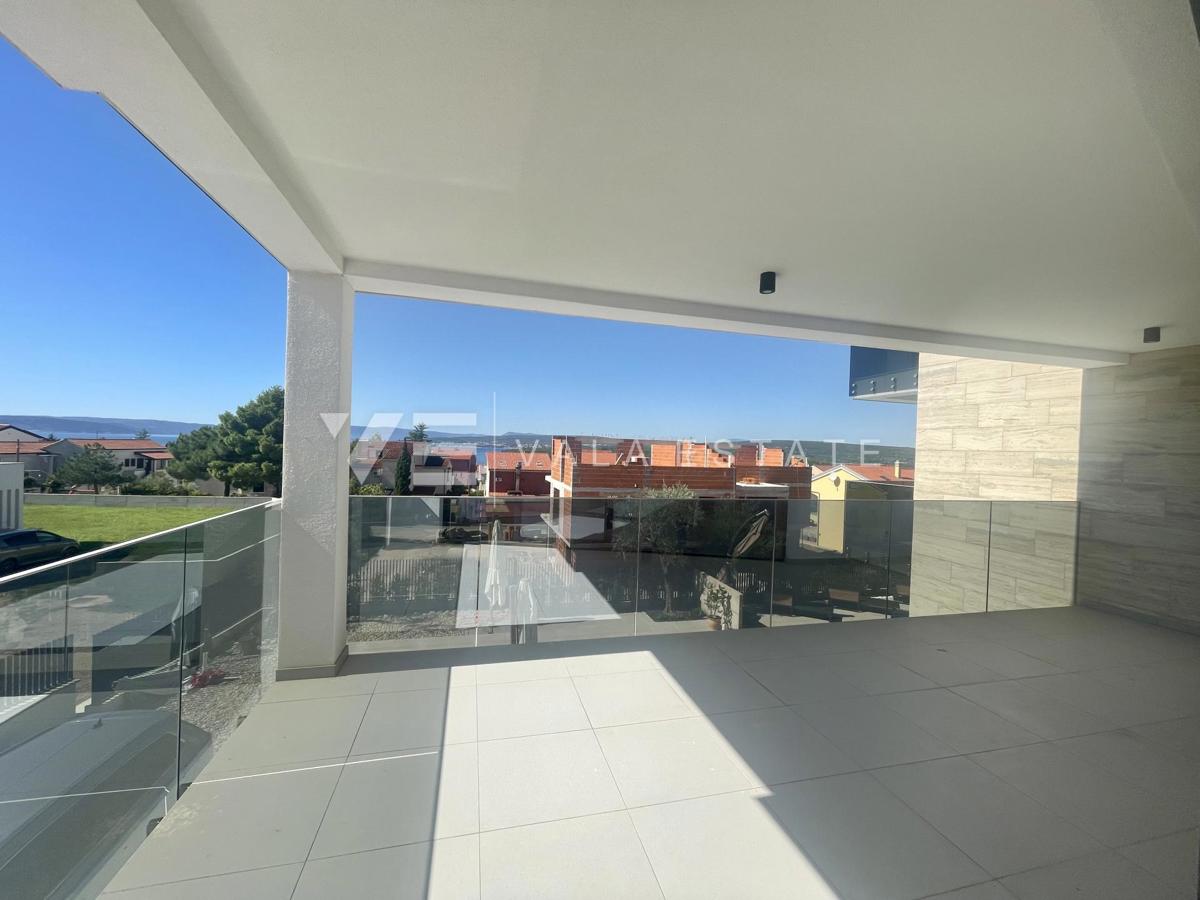 DVOETAŽNI APARTMA V NOVOGRADNJI S POGLEDOM NA MORJE