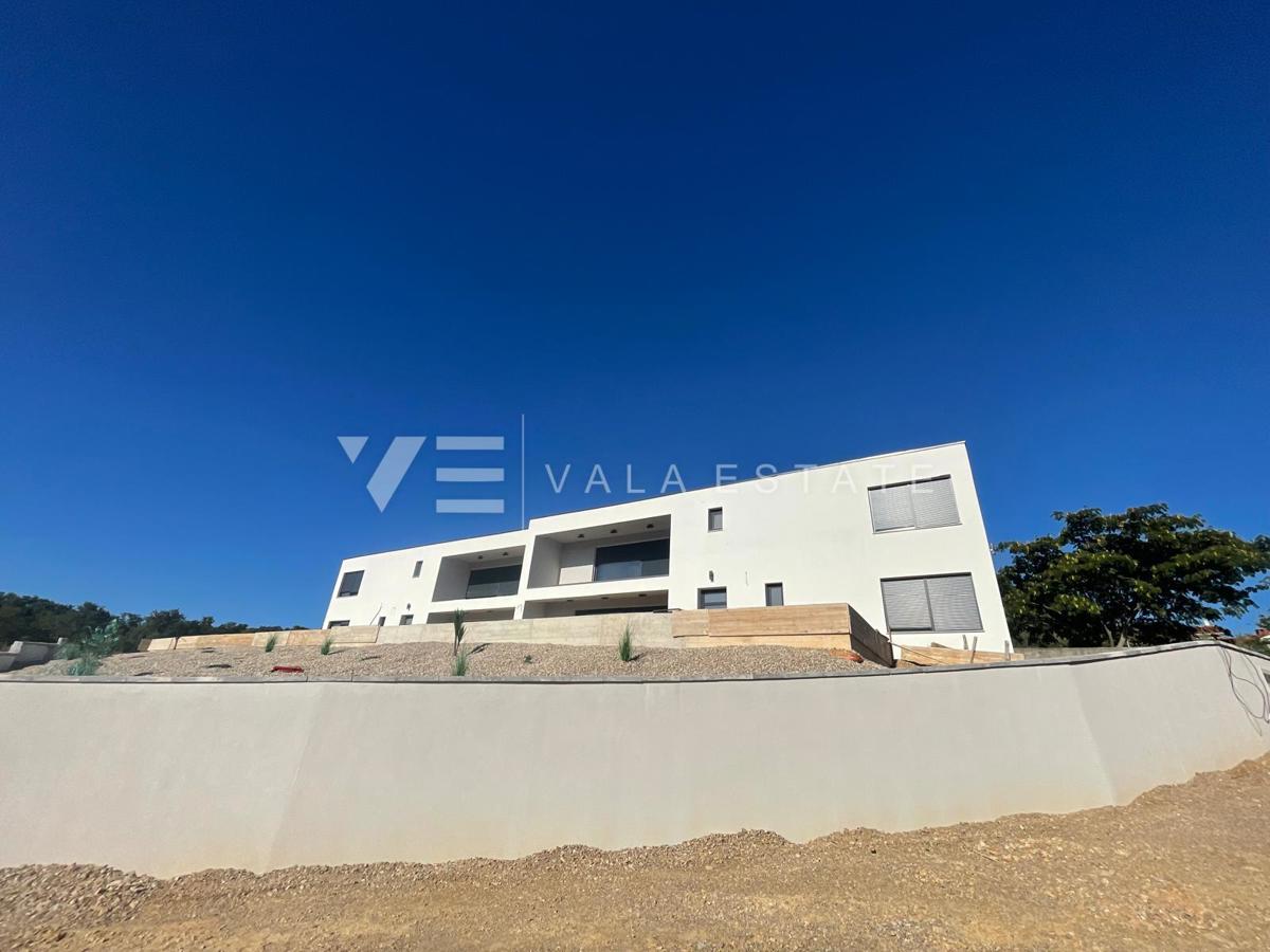 NOVA MODERNA DVOJNA HIŠA Z BAZENOM IN POGLEDOM NA MORJE