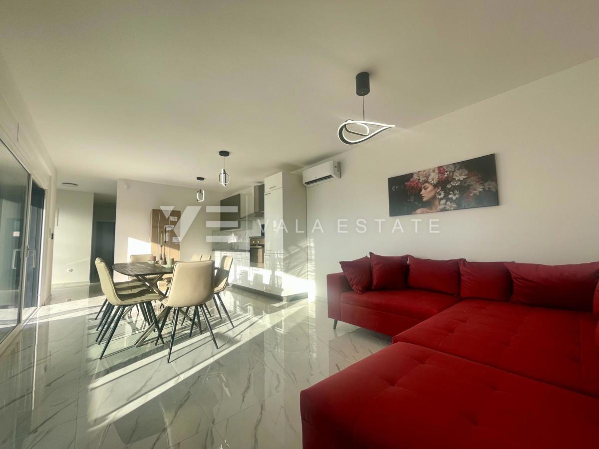 NOVA MODERNA DVOJNA HIŠA Z BAZENOM IN POGLEDOM NA MORJE