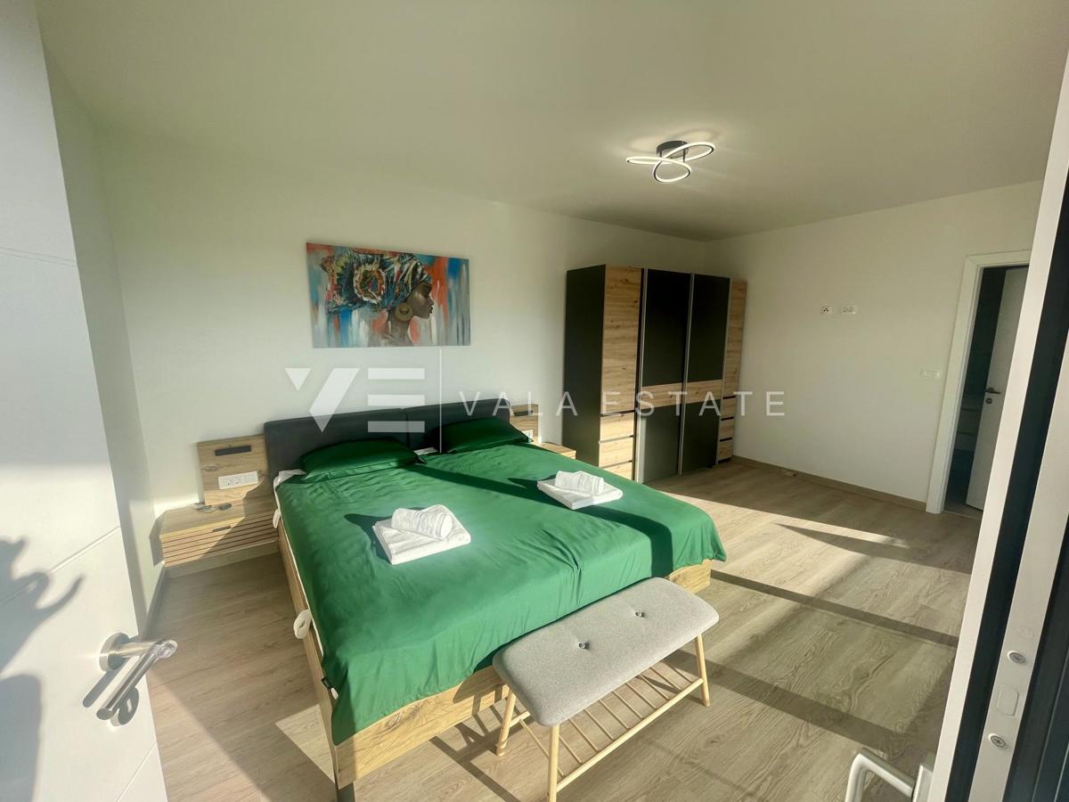 NOVA MODERNA DVOJNA HIŠA Z BAZENOM IN POGLEDOM NA MORJE