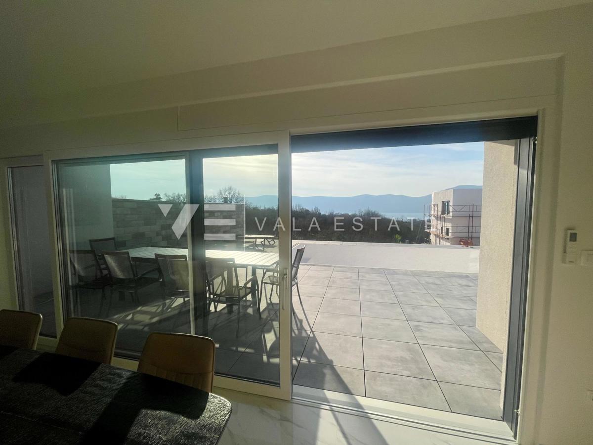 NOVA MODERNA DVOJNA HIŠA Z BAZENOM IN POGLEDOM NA MORJE