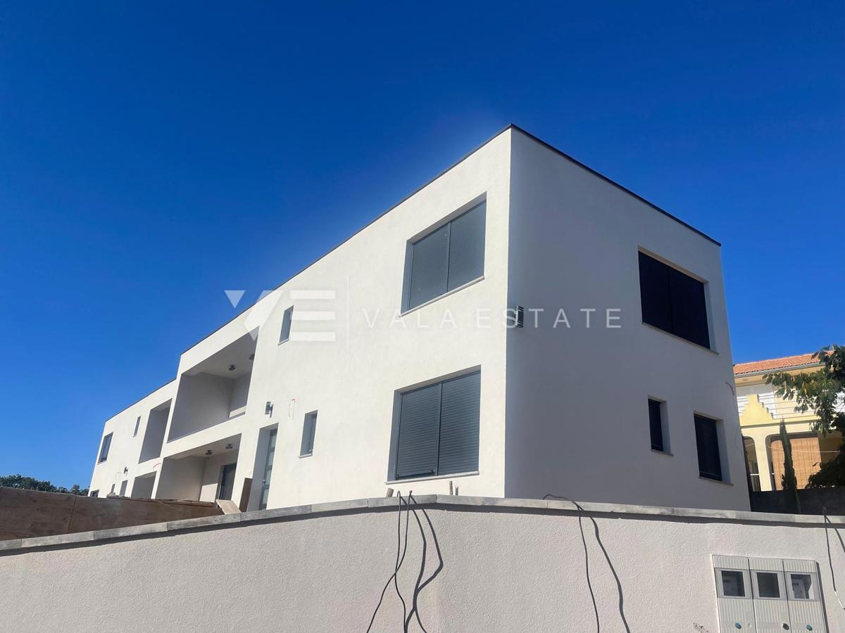 NOVA MODERNA DVOJNA HIŠA Z BAZENOM IN POGLEDOM NA MORJE