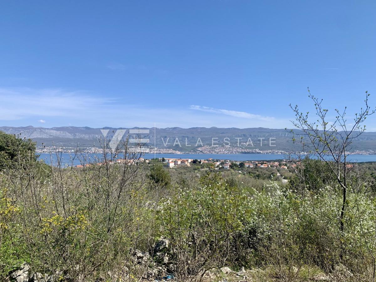 GRADBENO ZEMLJIŠČE Z POGLEDOM NA MORJE NA MIRNI LOKACIJI