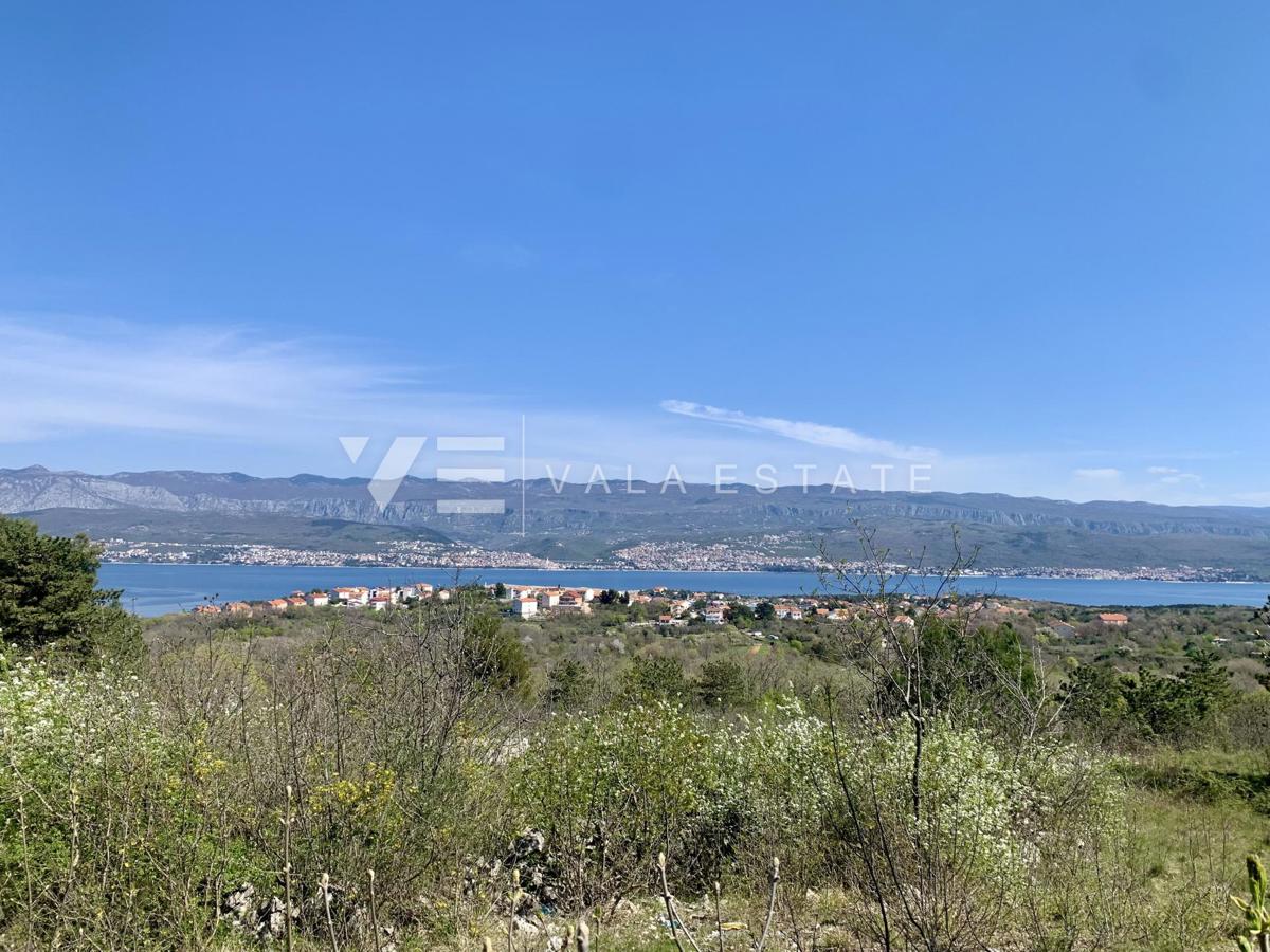 GRADBENO ZEMLJIŠČE Z POGLEDOM NA MORJE NA MIRNI LOKACIJI