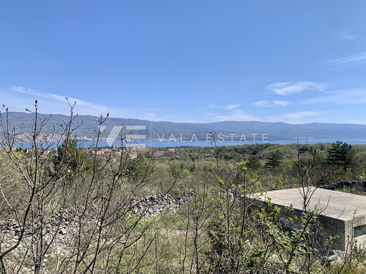 GRADBENO ZEMLJIŠČE Z POGLEDOM NA MORJE NA MIRNI LOKACIJI