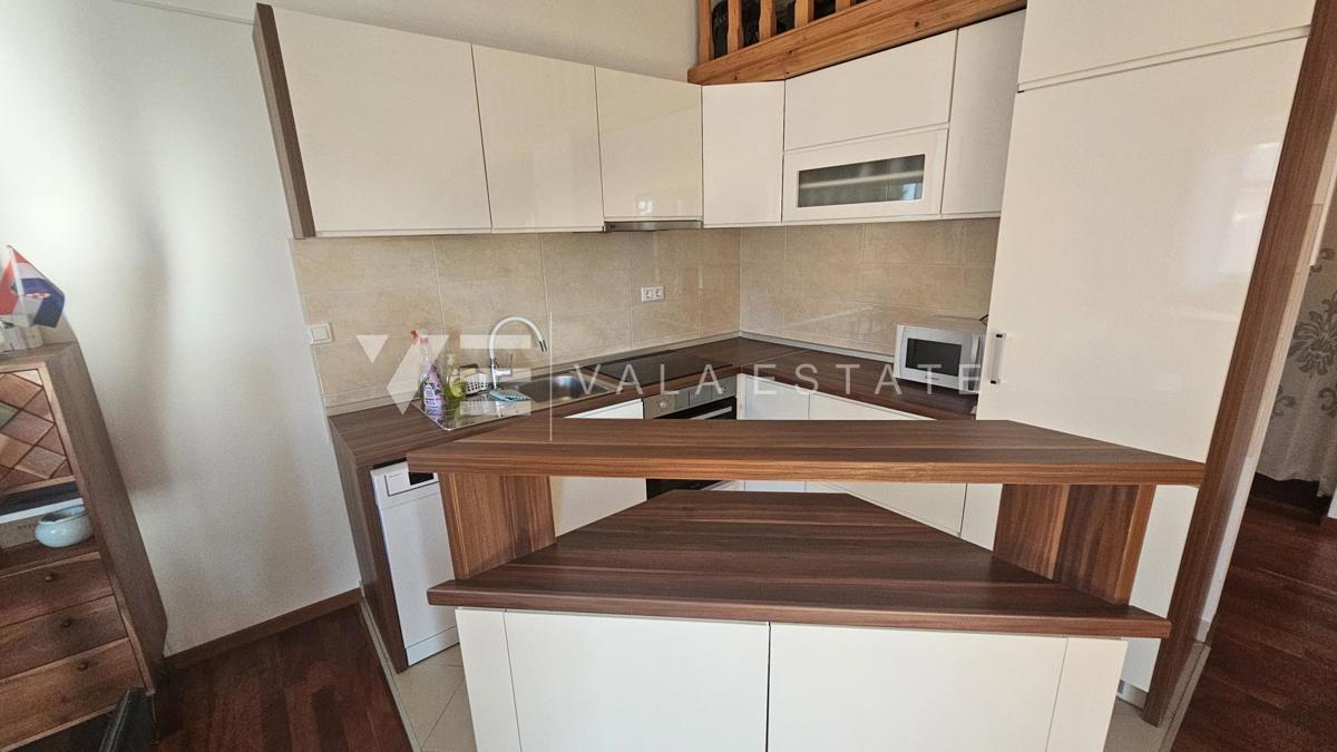 APARTMA Z POGLEDOM NA MORJE NA MIRNI LOKACIJI