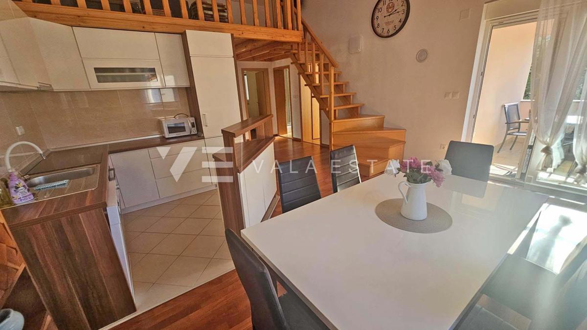 APARTMA Z POGLEDOM NA MORJE NA MIRNI LOKACIJI
