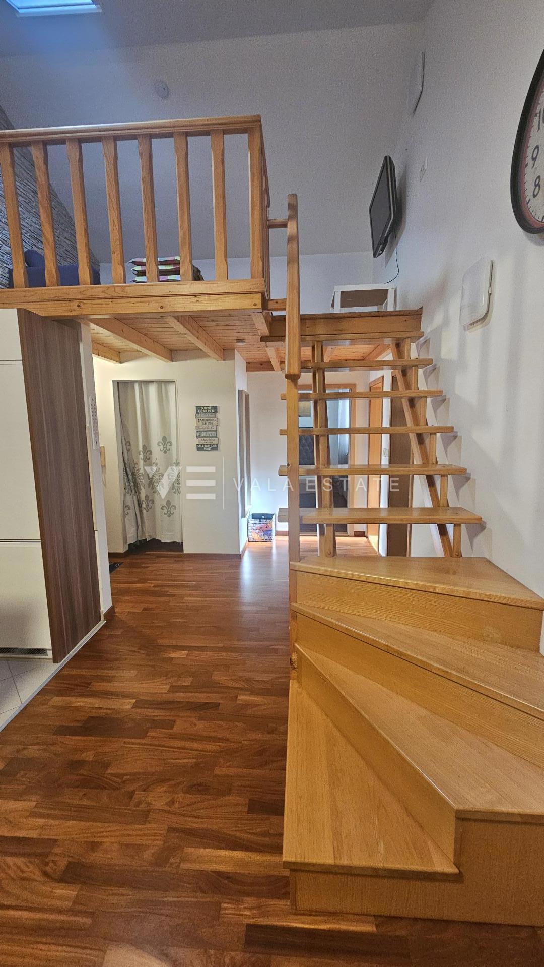 APARTMA Z POGLEDOM NA MORJE NA MIRNI LOKACIJI