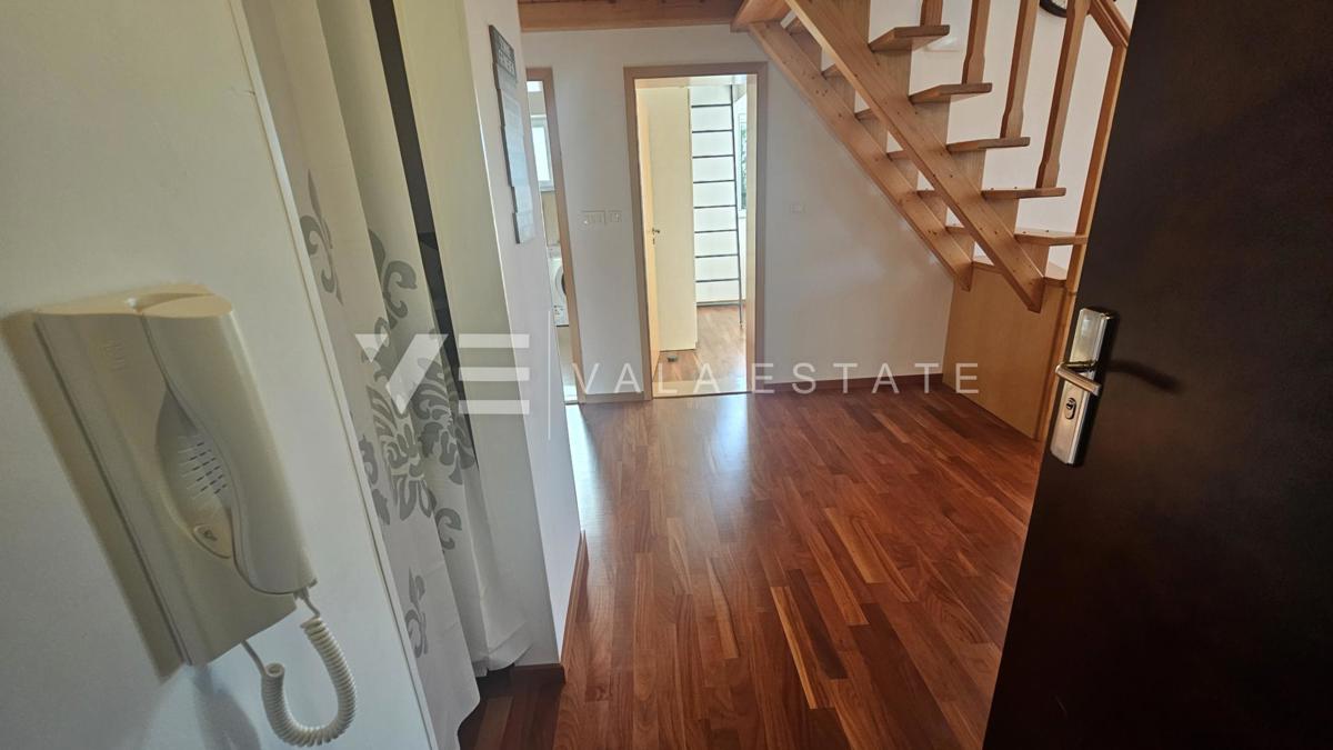 APARTMA Z POGLEDOM NA MORJE NA MIRNI LOKACIJI