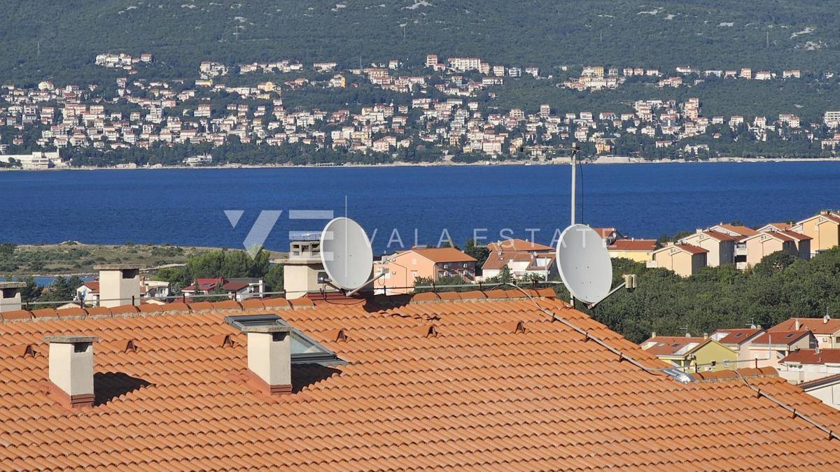 APARTMA Z POGLEDOM NA MORJE NA MIRNI LOKACIJI