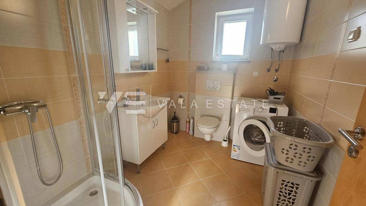 APARTMA Z POGLEDOM NA MORJE NA MIRNI LOKACIJI