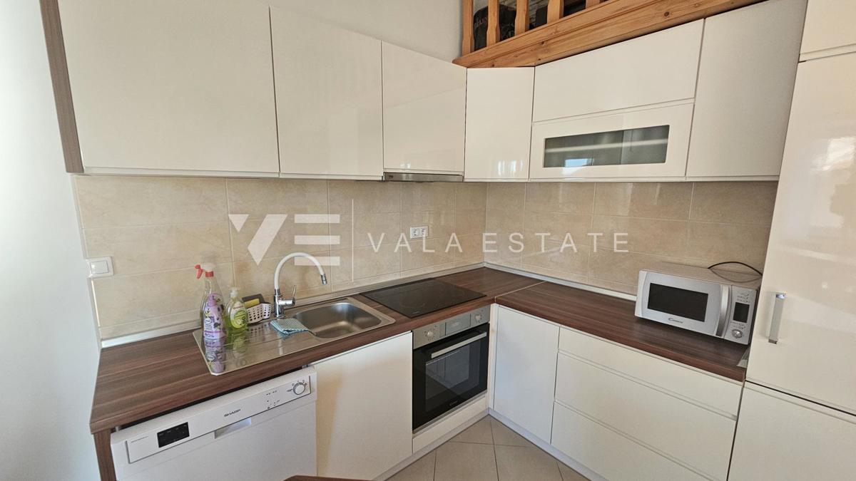 APARTMA Z POGLEDOM NA MORJE NA MIRNI LOKACIJI