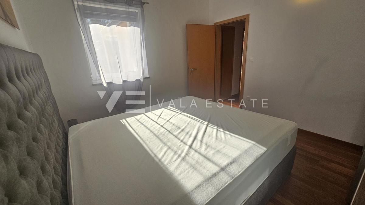 APARTMA Z POGLEDOM NA MORJE NA MIRNI LOKACIJI