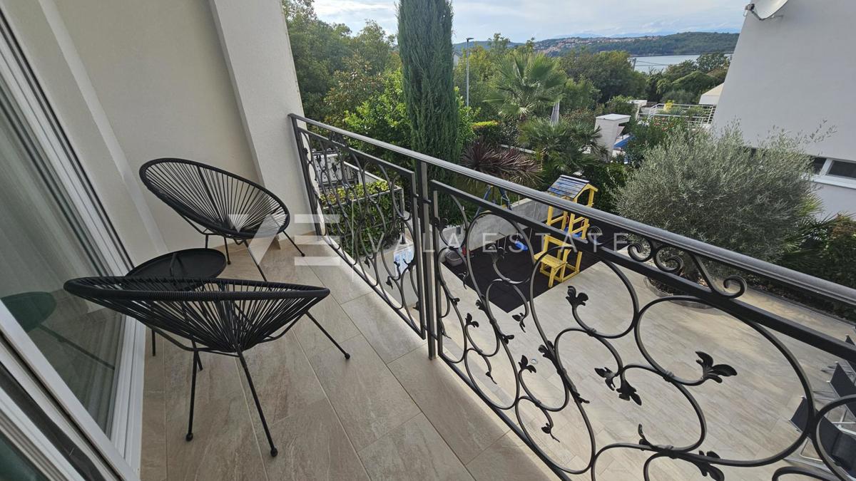 ELEGANTNA MODERNA VILA Z BAZENOM IN POGLEDOM NA MORJE