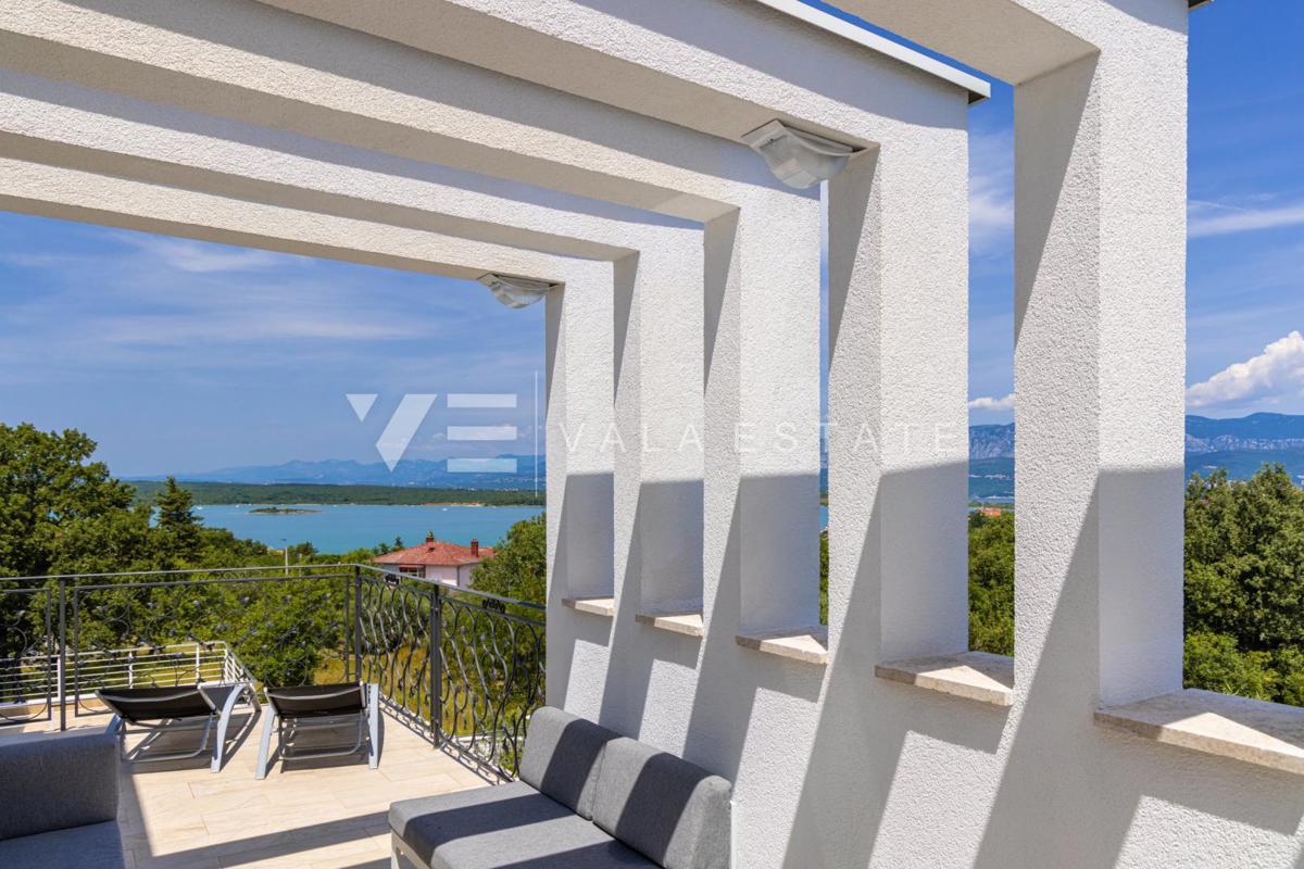 ELEGANTNA MODERNA VILA Z BAZENOM IN POGLEDOM NA MORJE