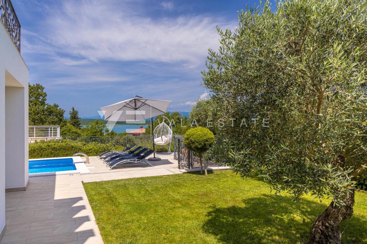 ELEGANTNA MODERNA VILA Z BAZENOM IN POGLEDOM NA MORJE