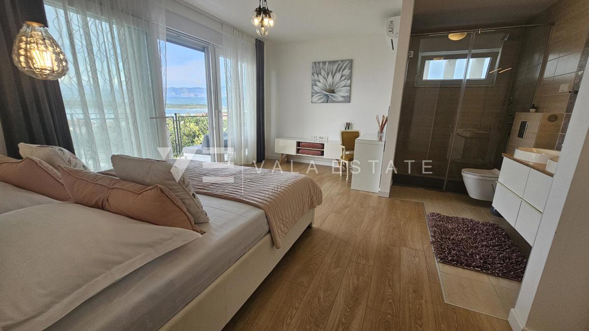 ELEGANTNA MODERNA VILA Z BAZENOM IN POGLEDOM NA MORJE