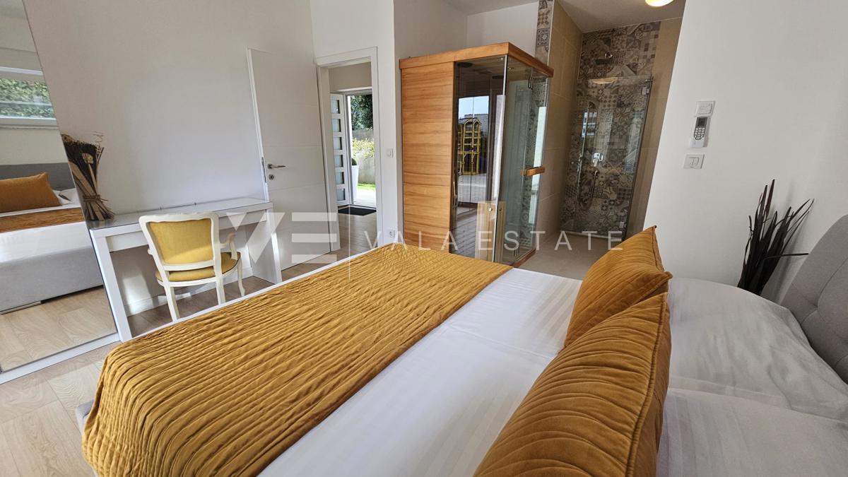 ELEGANTNA MODERNA VILA Z BAZENOM IN POGLEDOM NA MORJE